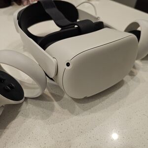 VR Headset with Controllers - White